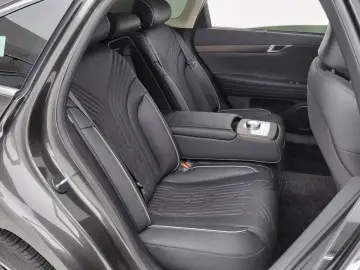 2023 Genesis G80 с пробегом 35 572 км