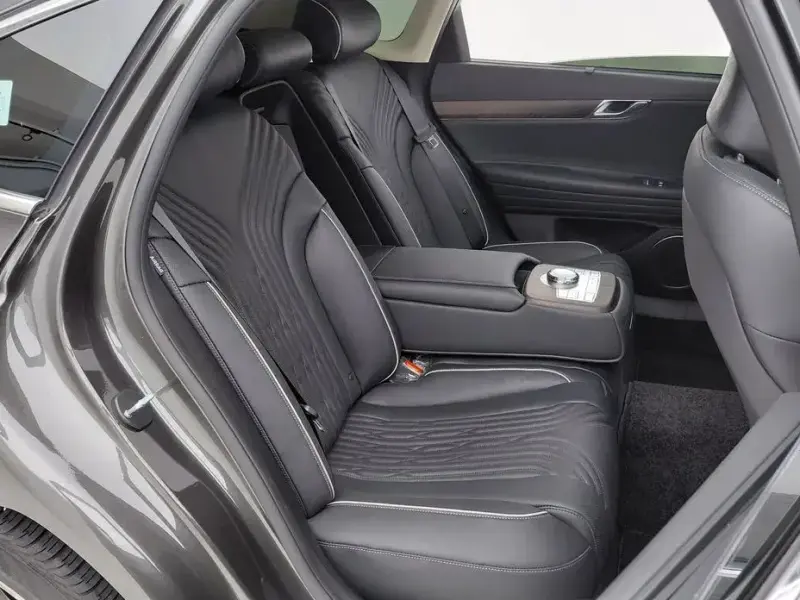 2023 Genesis G80 с пробегом 35 572 км