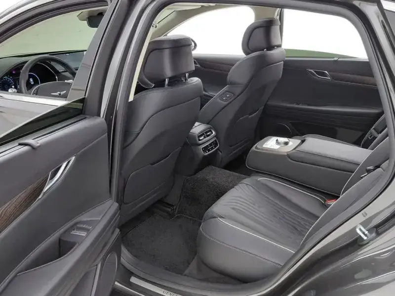 2023 Genesis G80 с пробегом 35 572 км