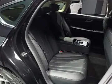 2023 Genesis G80 с пробегом 93 876 км