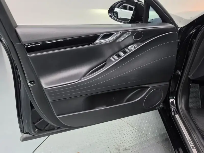2023 Genesis G80 с пробегом 67 546 км
