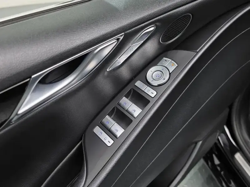 2023 Genesis G80 с пробегом 67 546 км