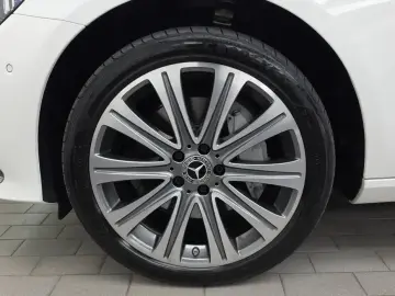 2023 Mercedes-Benz E-Класс с пробегом 23 605 км