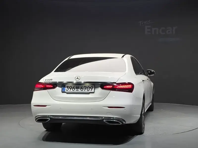 2022 Mercedes-Benz E-Класс с пробегом 55 345 км