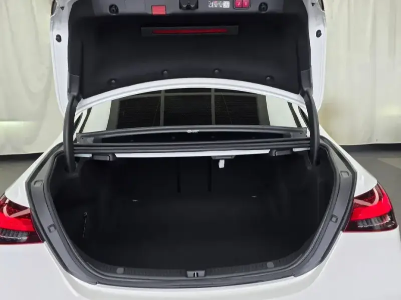 2023 Mercedes-Benz E-Класс с пробегом 19 109 км