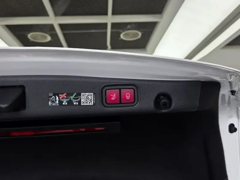 2023 Mercedes-Benz E-Класс с пробегом 19 109 км