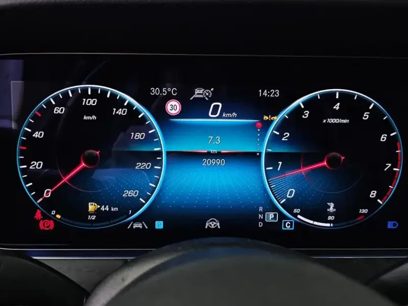 2022 Mercedes-Benz E-Класс с пробегом 20 990 км