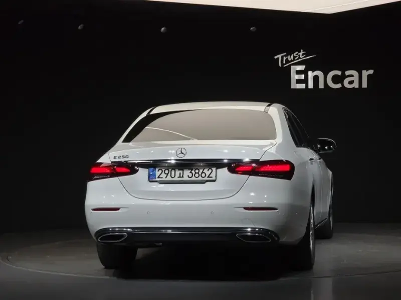 2022 Mercedes-Benz E-Класс с пробегом 25 704 км