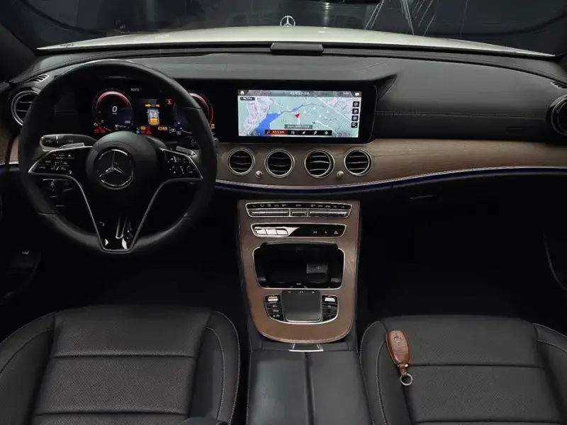 2022 Mercedes-Benz E-Класс с пробегом 25 704 км