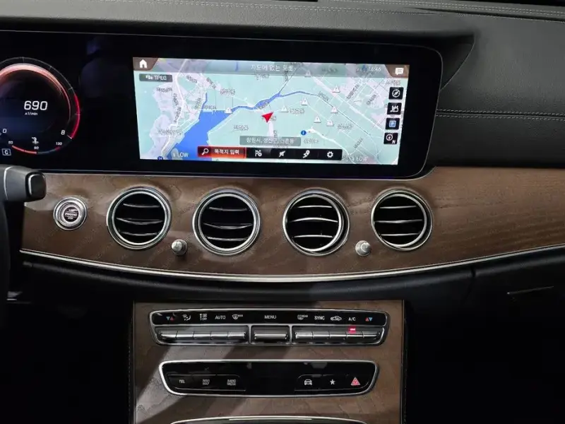 2022 Mercedes-Benz E-Класс с пробегом 25 704 км