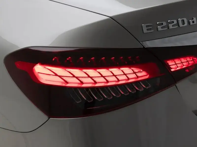 2022 Mercedes-Benz E-Класс с пробегом 14 358 км