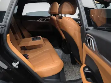 2022 BMW i4 с пробегом 41 600 км