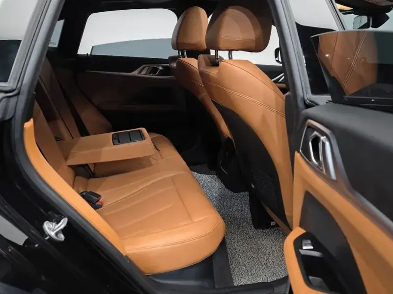 2022 BMW i4 с пробегом 41 600 км