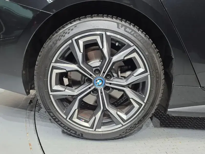 2022 BMW i4 с пробегом 41 600 км