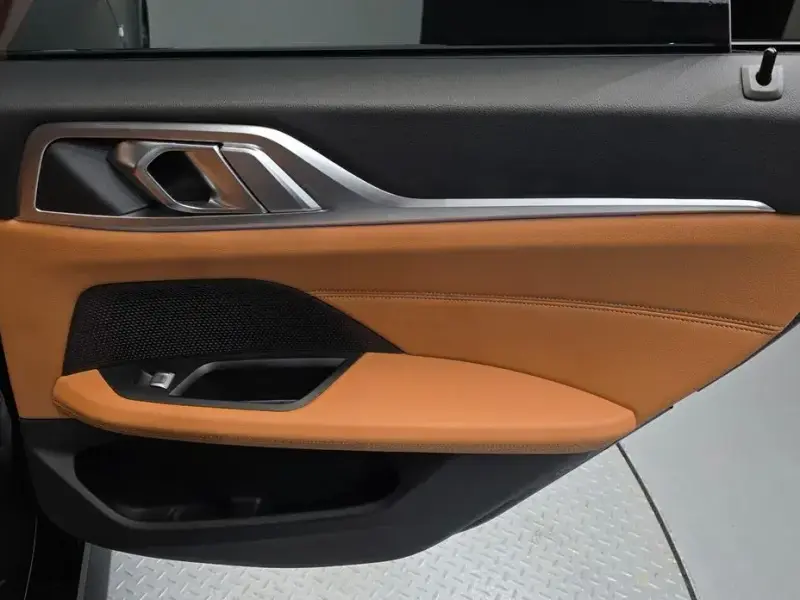 2022 BMW i4 с пробегом 41 600 км
