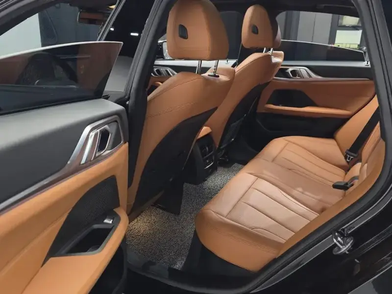 2022 BMW i4 с пробегом 41 600 км