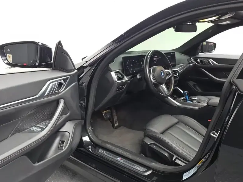 2022 BMW i4 с пробегом 55 352 км