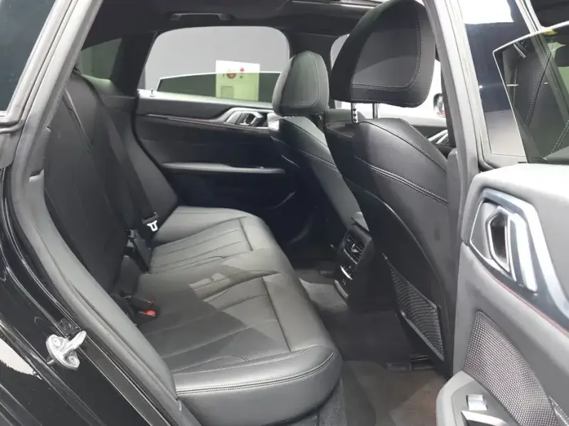 2022 BMW i4 с пробегом 55 352 км
