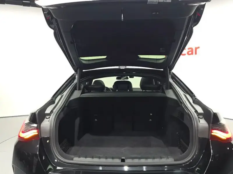 2022 BMW i4 с пробегом 55 352 км