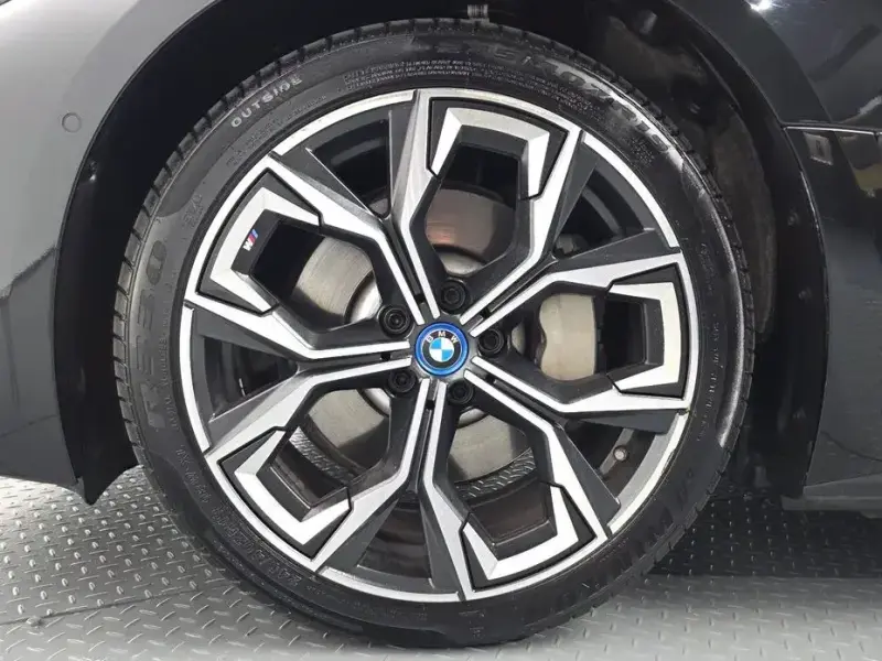 2022 BMW i4 с пробегом 55 352 км