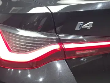 2022 BMW i4 с пробегом 55 352 км