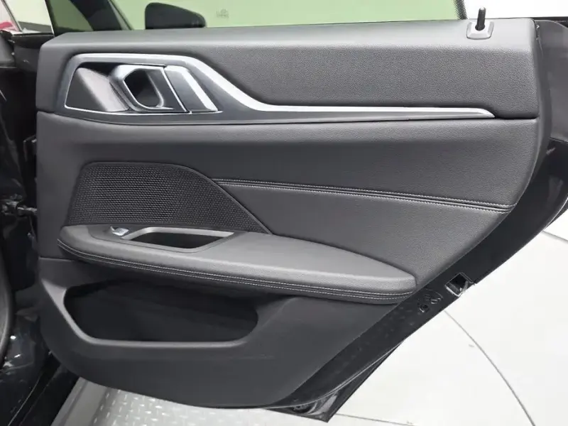 2022 BMW i4 с пробегом 55 352 км