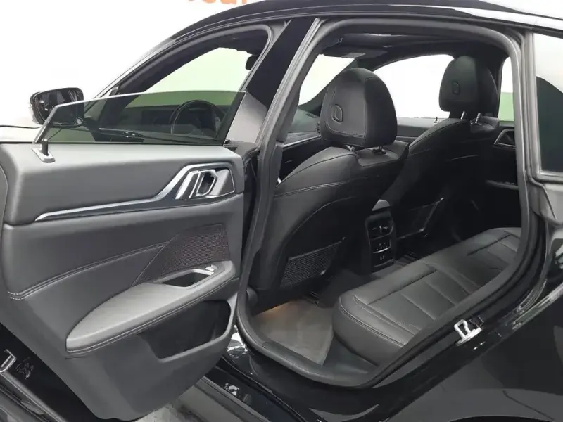 2022 BMW i4 с пробегом 55 352 км