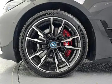 2023 BMW i4 с пробегом 35 461 км