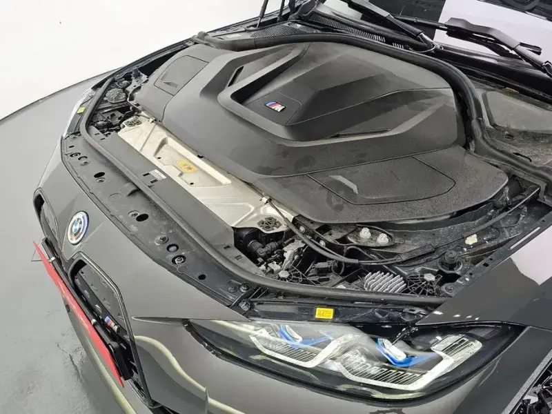 2023 BMW i4 с пробегом 35 461 км