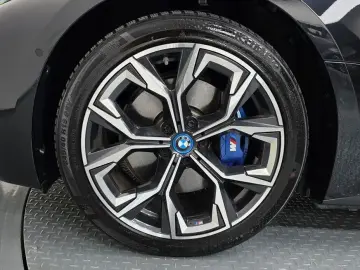 2022 BMW i4 с пробегом 93 366 км