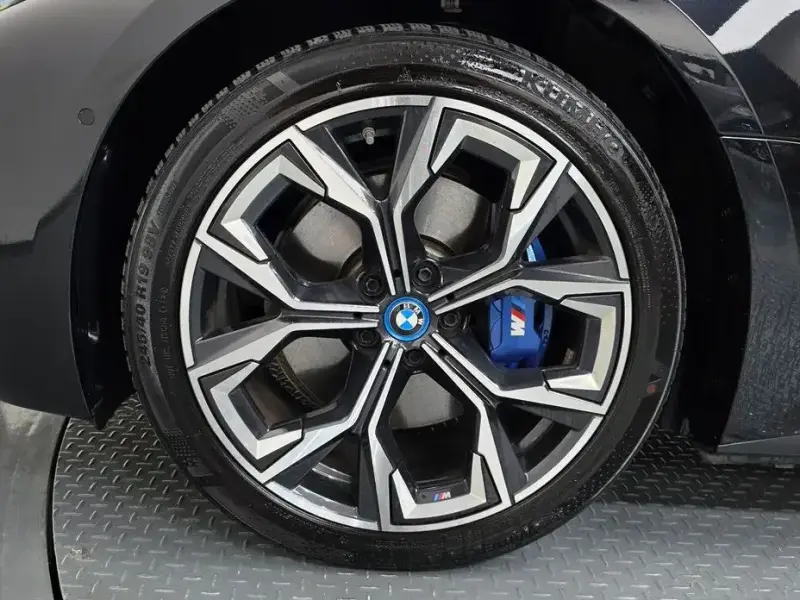2022 BMW i4 с пробегом 93 366 км