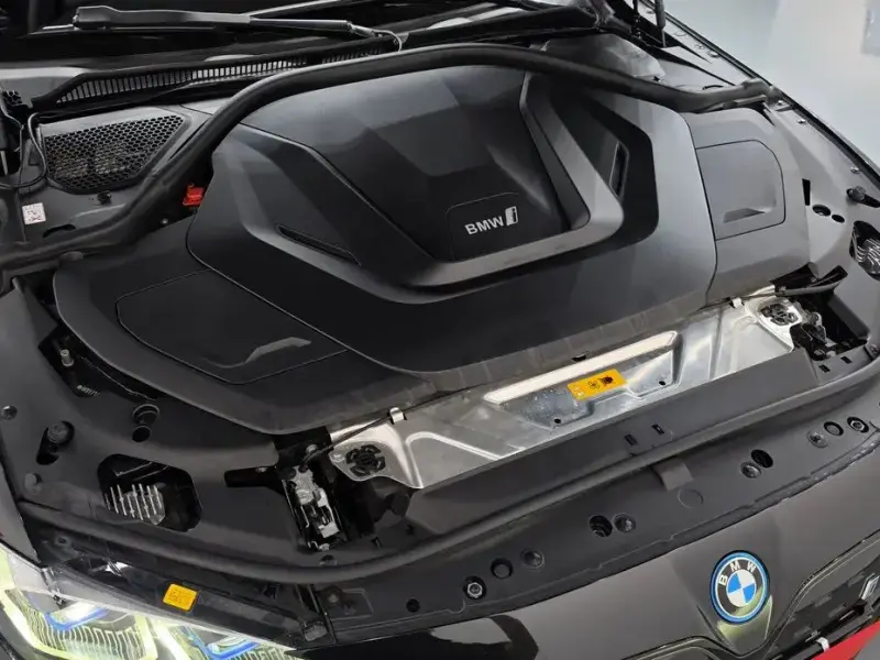 2022 BMW i4 с пробегом 93 366 км