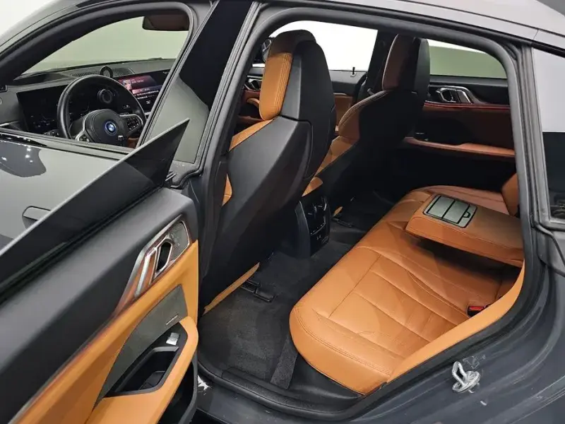 2023 BMW i4 с пробегом 35 461 км