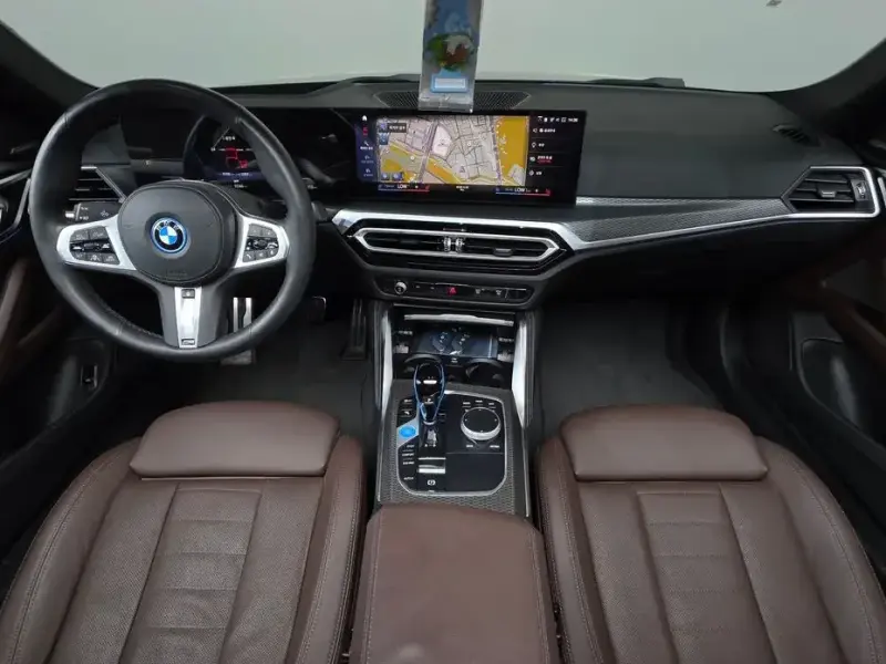 2022 BMW i4 с пробегом 93 366 км