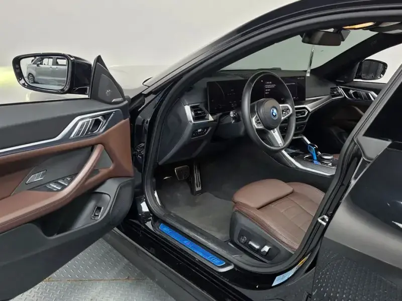 2022 BMW i4 с пробегом 93 366 км