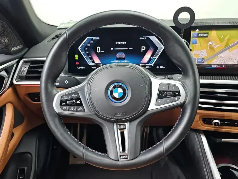 2023 BMW i4 с пробегом 35 461 км