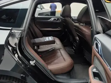 2022 BMW i4 с пробегом 93 366 км
