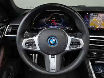 2022 BMW i4 с пробегом 93 366 км