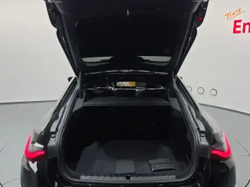 2022 BMW i4 с пробегом 93 366 км