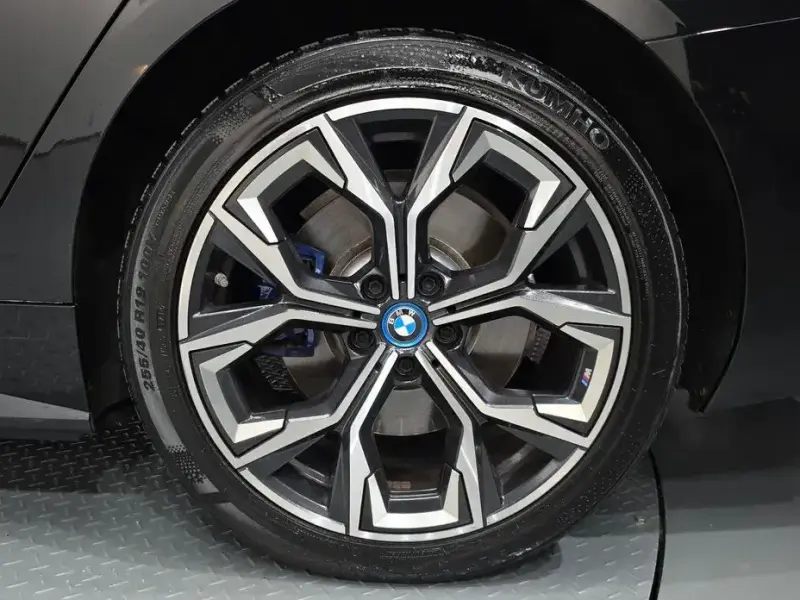 2022 BMW i4 с пробегом 93 366 км