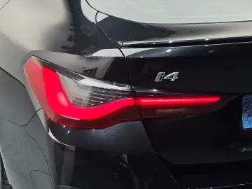 2022 BMW i4 с пробегом 93 366 км