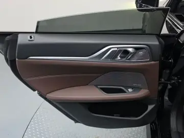 2022 BMW i4 с пробегом 93 366 км