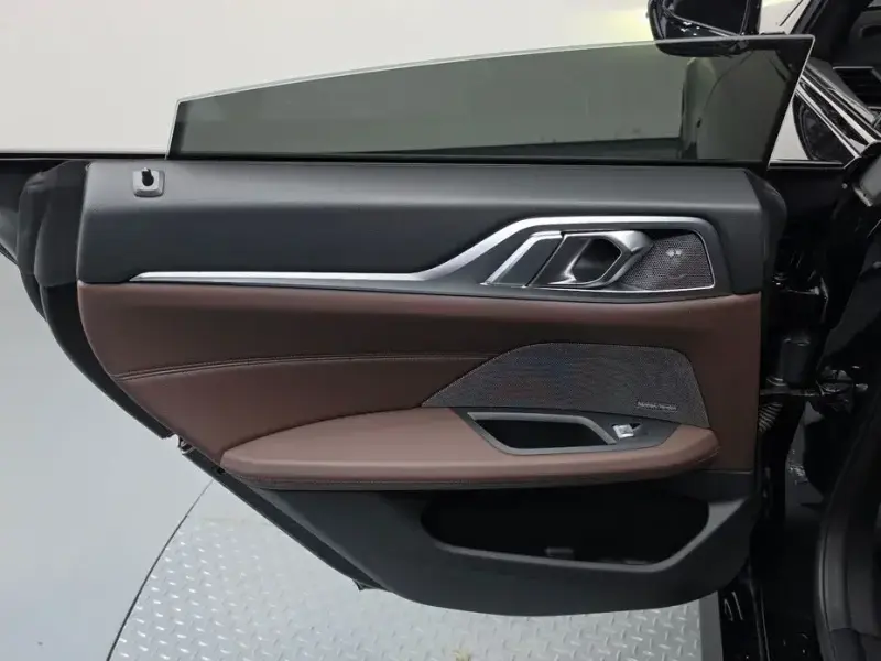 2022 BMW i4 с пробегом 93 366 км