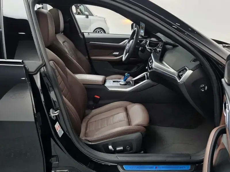 2022 BMW i4 с пробегом 93 366 км