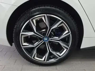 2023 BMW i4 с пробегом 58 895 км