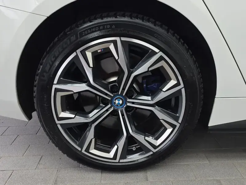 2023 BMW i4 с пробегом 58 895 км