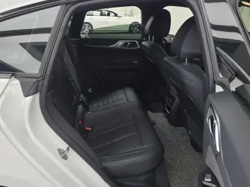 2023 BMW i4 с пробегом 58 895 км