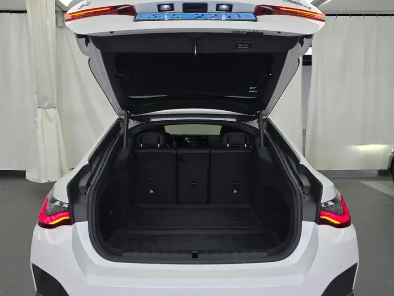 2023 BMW i4 с пробегом 58 895 км