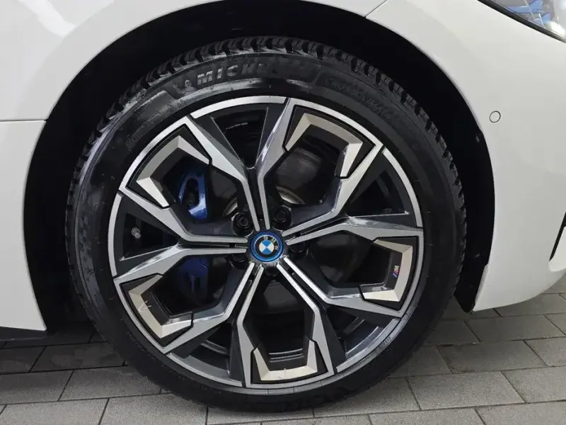 2023 BMW i4 с пробегом 58 895 км