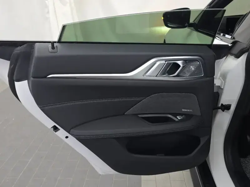 2023 BMW i4 с пробегом 58 895 км